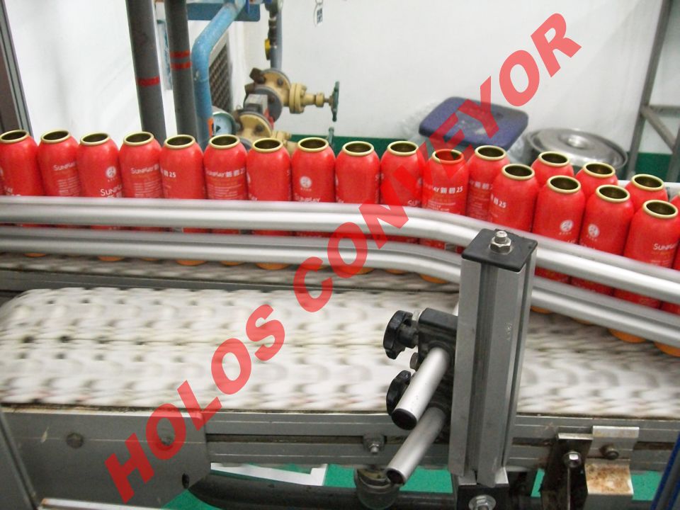 　　從國內的實(shí)際應用情況來(lái)看，皮帶輸送機的絞車(chē)拉緊和液壓拉緊可以實(shí)現自動(dòng)控制并且拉緊力可以調節，重錘拉緊裝置有著(zhù)較高的安全可靠性。隨著(zhù)工業(yè)和技術(shù)的發(fā)展，并且有著(zhù)長(cháng)距離、大運量、高帶速特征的大型皮帶輸送機已經(jīng)成為發(fā)展主流，由此對拉緊裝置提出了更高的要求，傳統的拉緊裝置逐漸顯示出其缺點(diǎn)，技術(shù)人員已將對拉緊裝置的研究方向逐步轉入到自動(dòng)拉緊領(lǐng)域。如中礦業(yè)大學(xué)開(kāi)發(fā)的YZL系列皮帶輸送機液壓絞車(chē)式自動(dòng)拉緊裝置，它能根據帶式輸送機起動(dòng)加速階段和平穩運行階段對輸送帶拉力的不同要求，提供相應的輸送帶拉力，并且在輸送帶拉力發(fā)生變化時(shí)準確監測并且及時(shí)的自動(dòng)調整。